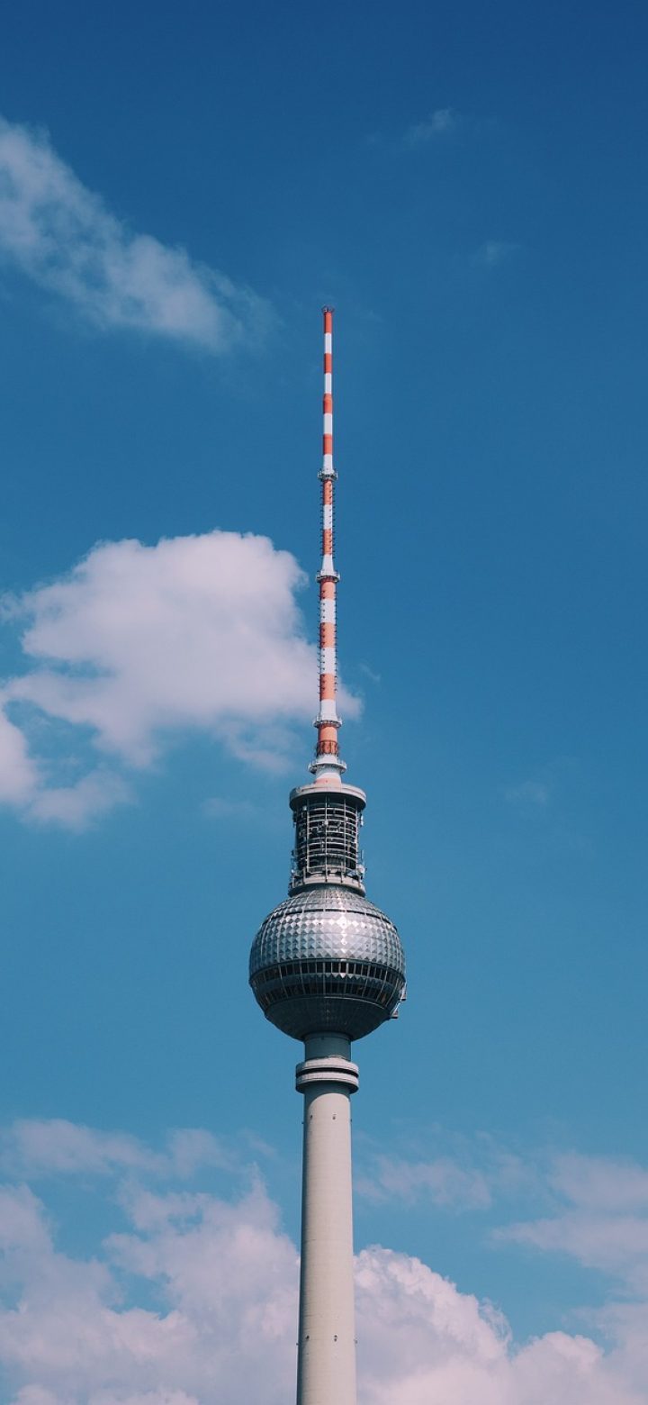 高清 App 电视调校清单截图，八项待办事项以勾选列表呈现，已完成项显示青色对勾，顶部有进度条显示完成度